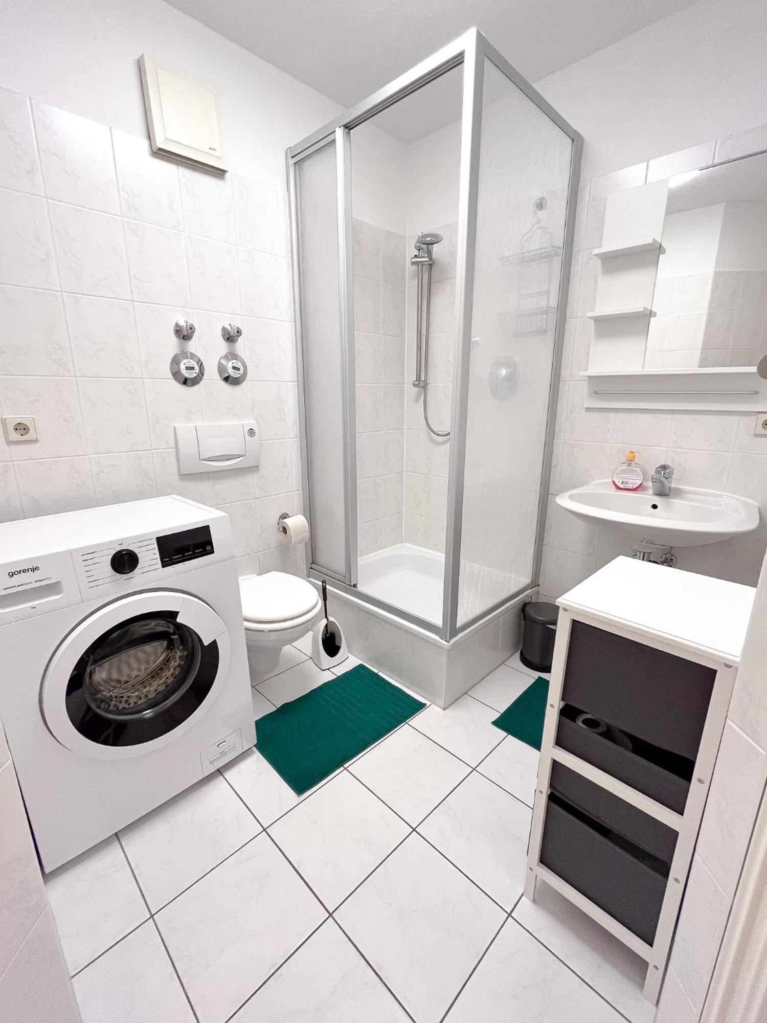 2 Zimmer City Apartment Mit Terrasse Und Tiefgaragenstellplatz In Zentrum Von Leipzig Luaran gambar